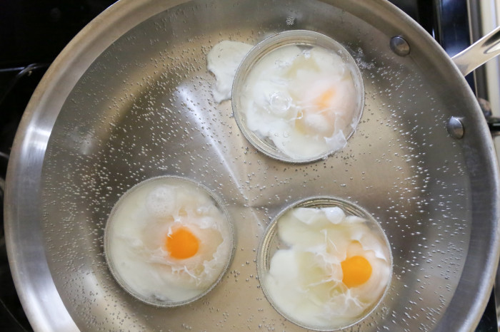 poached eggs with mason jar lids