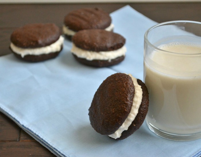 Paleo oreo cream pies